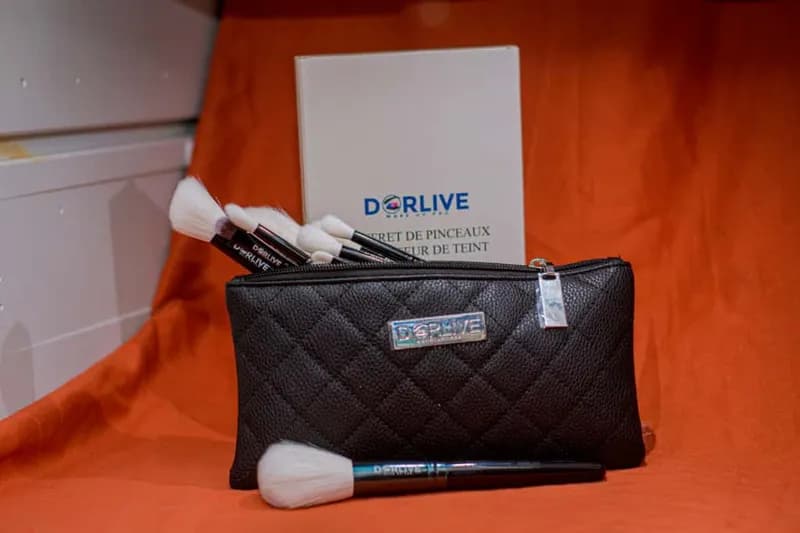 Kit Éclat – 12 Pinceaux Maquillage + Pochette