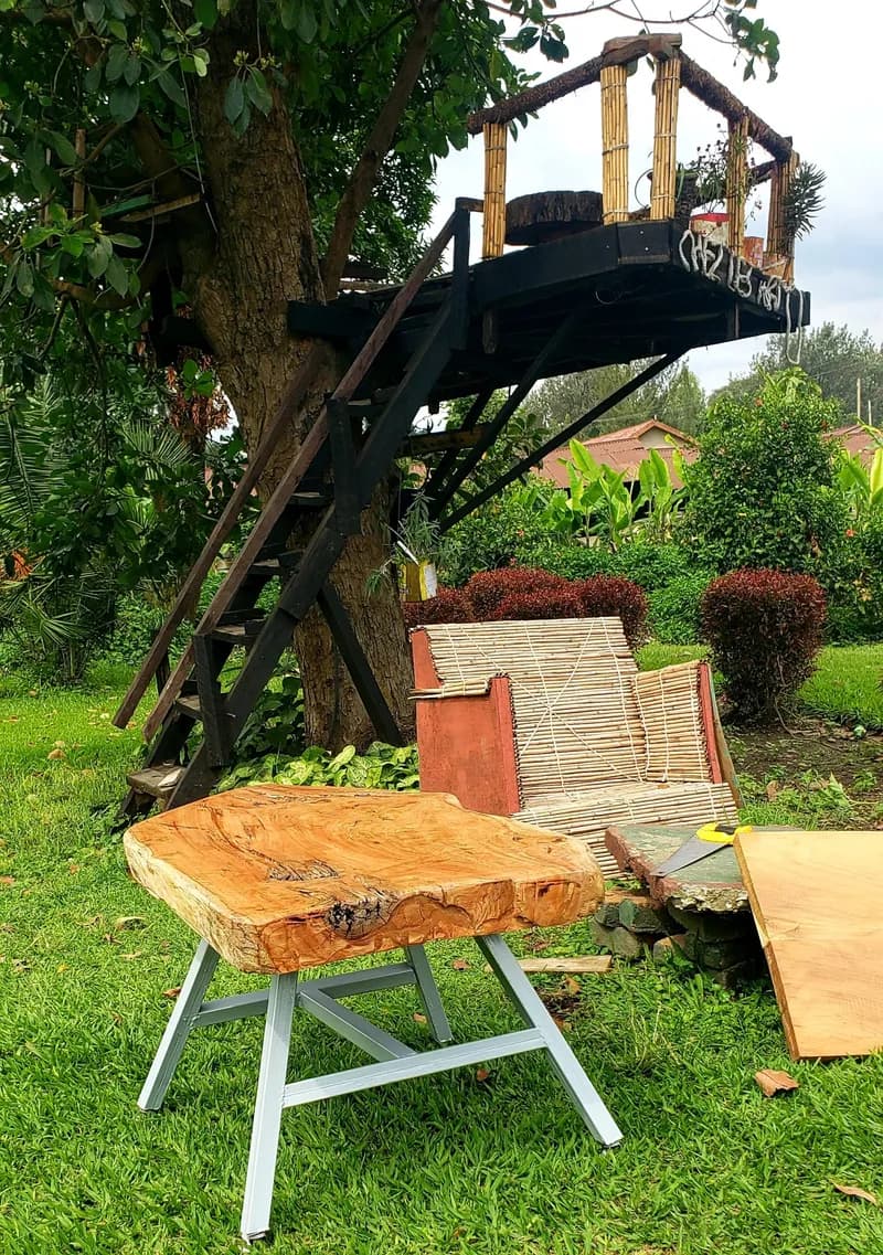 Table — photo 2