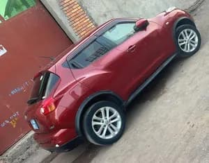 Nissan JUKE rouge
