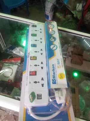 Multiprise universelle avec ports USB