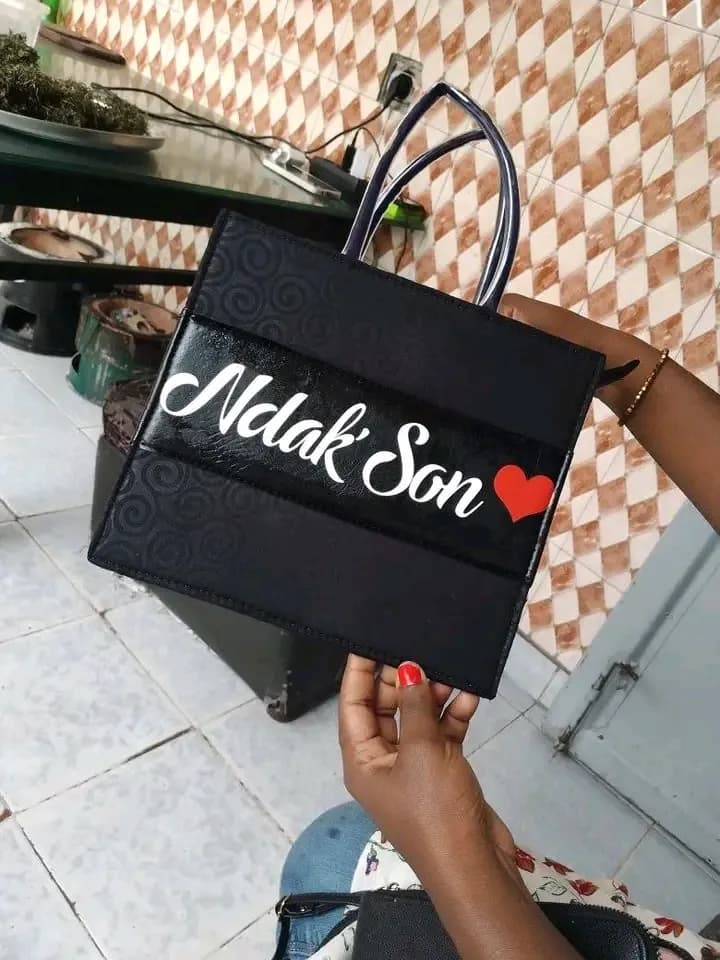 Sac & babouche personnalisé en pagne