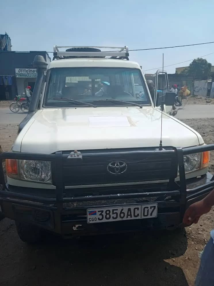 Toyota LAND CRUISER — photo 5