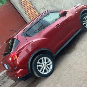 Nissan JUKE rouge