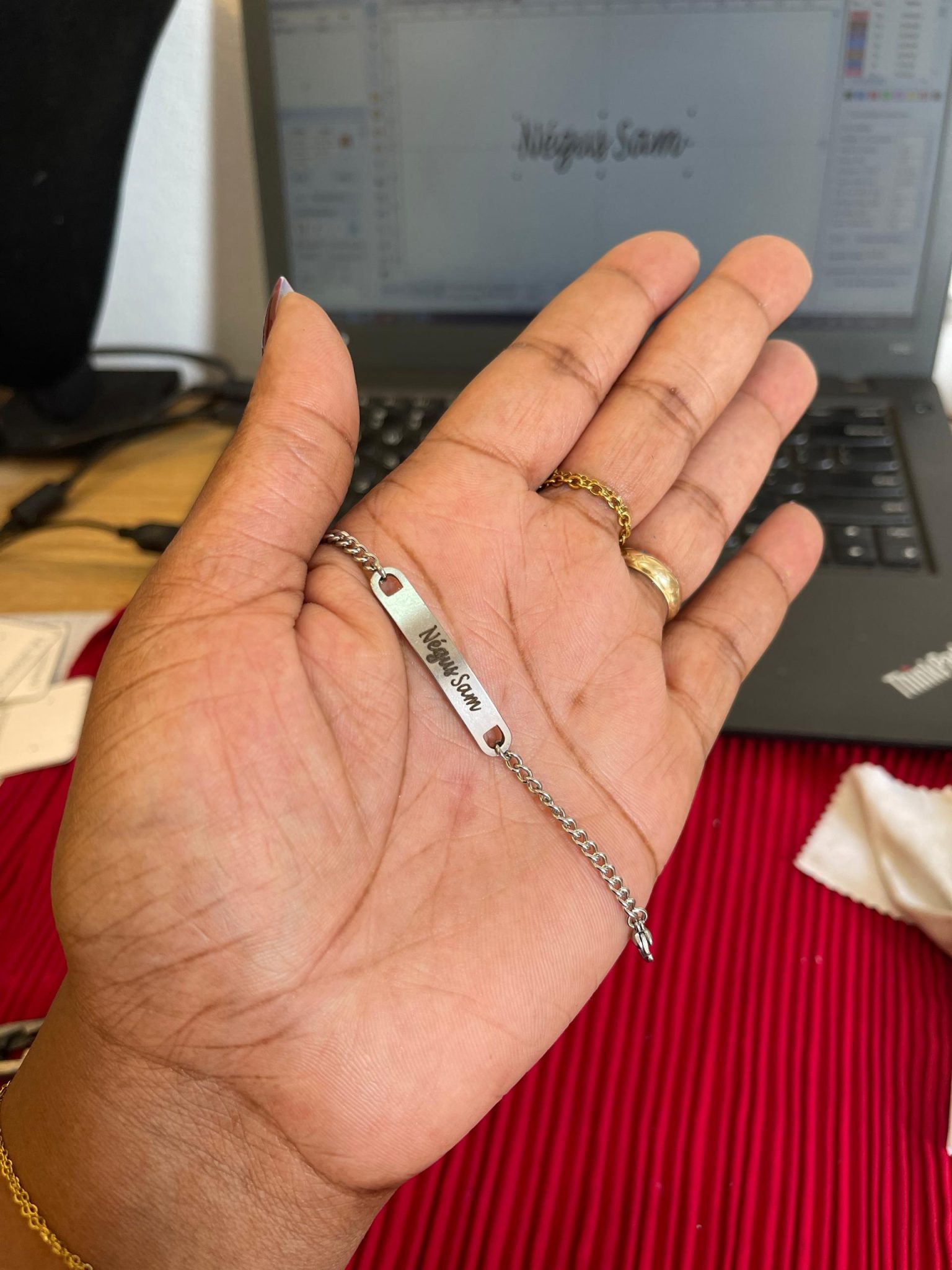 Bracelet personnalité pour tous les ages couleur argenté en acier inoxydable