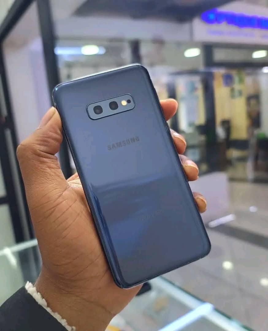 Samsung s10e