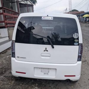 Eka wagon blanc