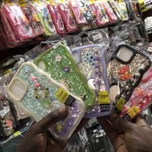 Pochette iPhone 13