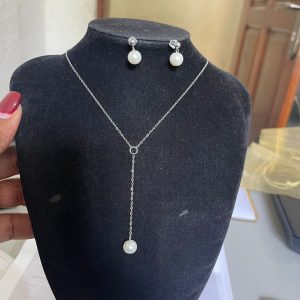 Collier et boucles d'oreilles en acier inoxydable
