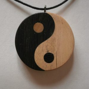 Collier es bracelet en bois
