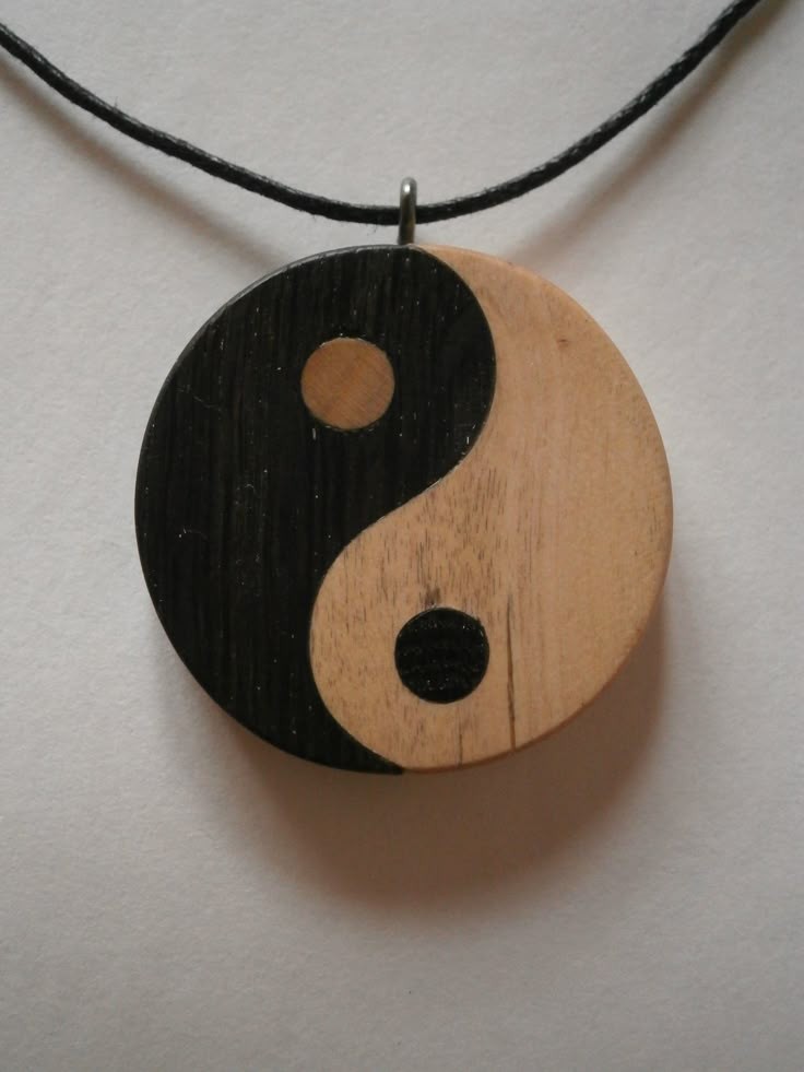 Collier es bracelet en bois