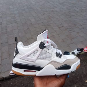 Chaussures Jordan 4