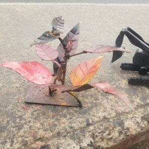Œuvres d'art (arbre 🌲 métallique et porte bouteille)