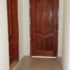 Porte en bois (libuyu)
