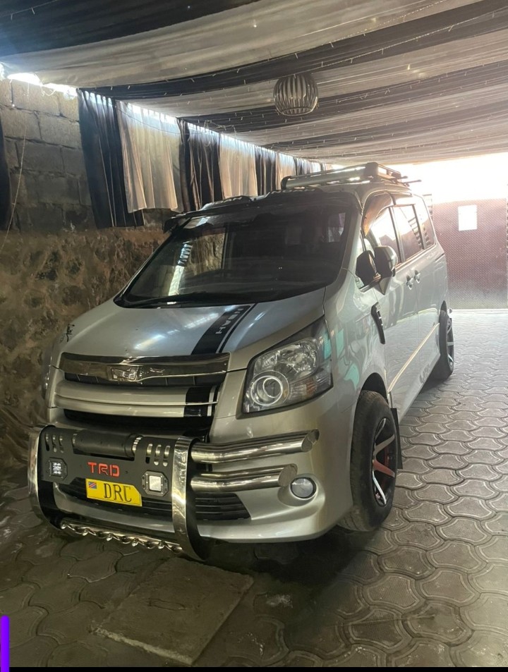 Toyota Noah 2014 location