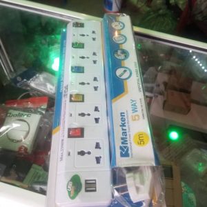 Multiprise universelle avec ports USB