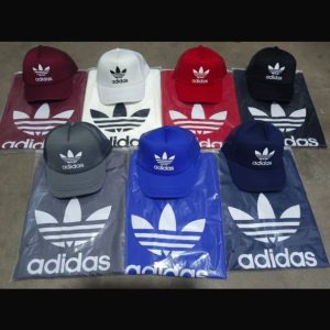 T-shirt et chapeau